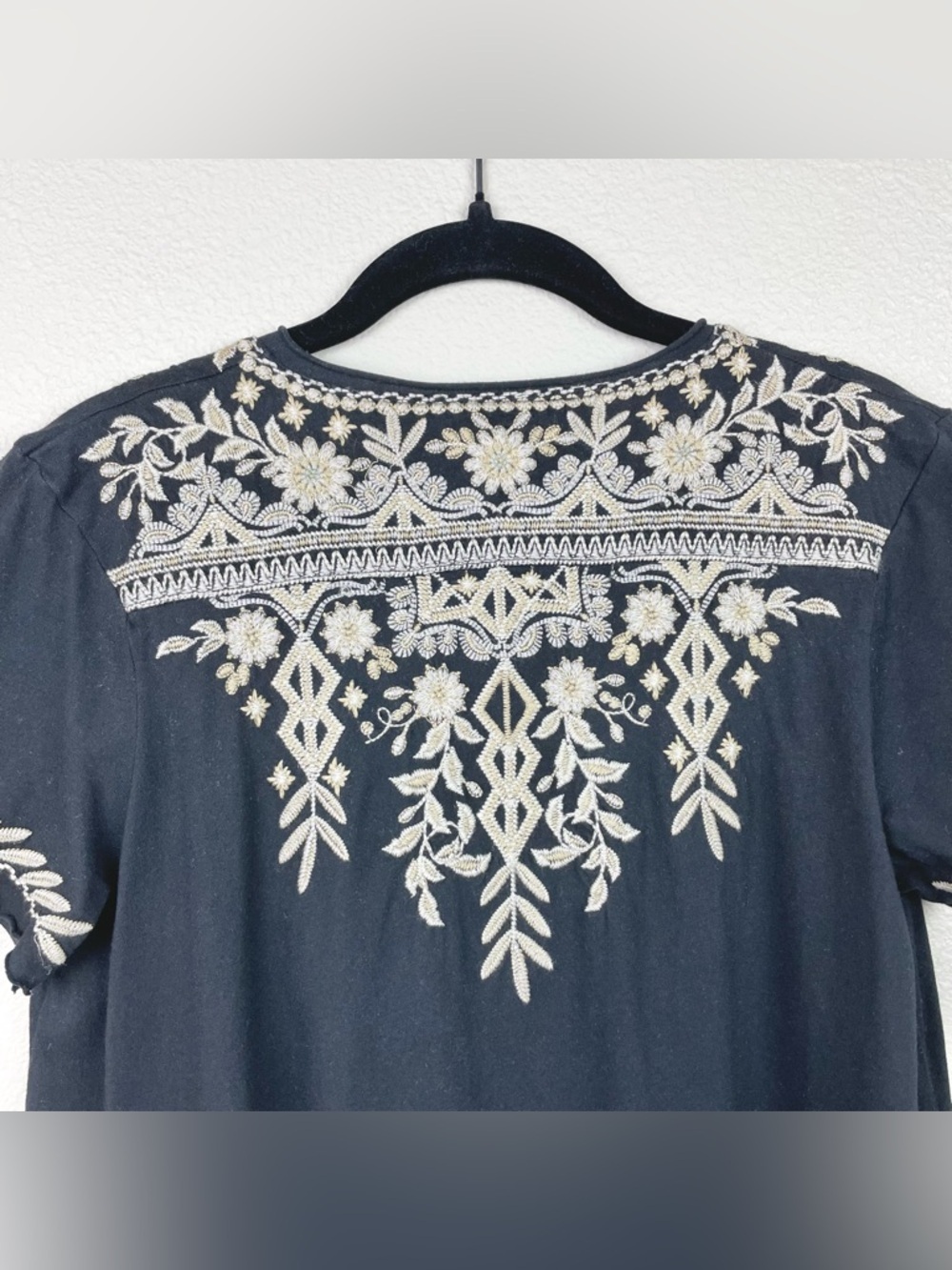 Johnny Was Women's Small Black Short Sleeve Embroidered V-Neck Tunic Top Boho - Picture 16 of 16